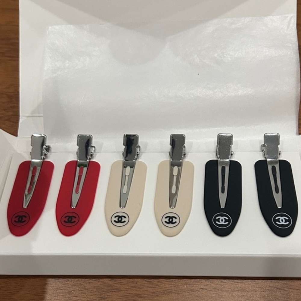 Chanel GWP hair clips set